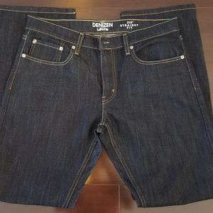 Men's Levi's straight fit jeans